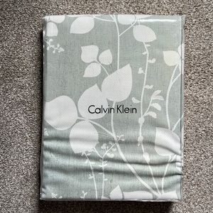 Calvin Klein table cloth 60x104 inches